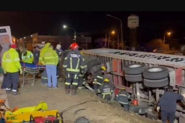 Volvían de Corrientes y fueron arrollados por un camión: una menor falleció