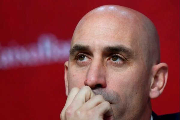 La mujer culpable y el beso robado del macho Rubiales