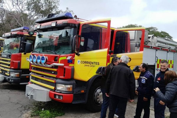 Gobierno de Corrientes empezó el reparto de autobombas usadas cuya procedencia se desconoce