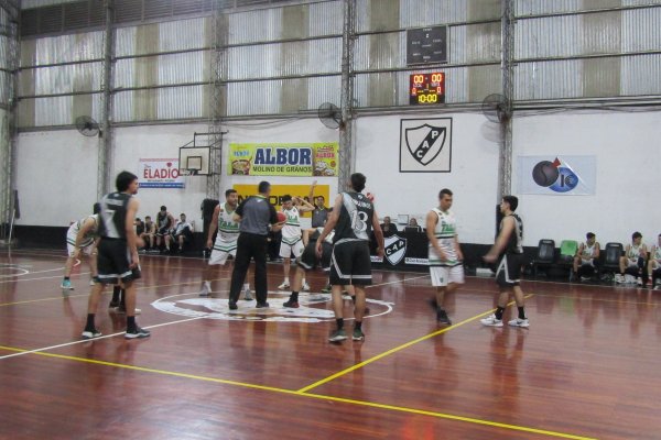 Básquet en Corrientes: triunfo de Atlético Pingüinos