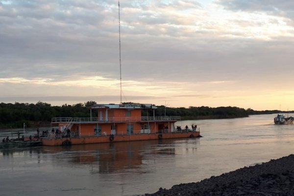 Corrientes: trasladaron un muelle flotante en Goya