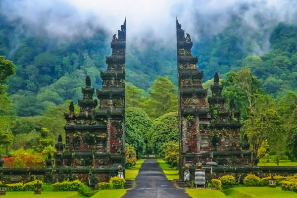 Autoridades de Bali introducirán una tasa para turistas que visiten la isla