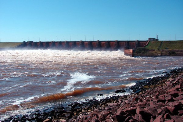 Yacyretá: el gobernador defendió el cobro de peaje en la hidrovía y criticó el manejo paraguayo de la represa