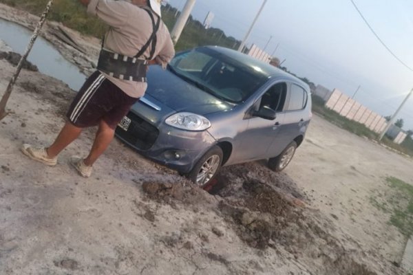 Corrientes: se hundió el asfalto en calles de un barrio capitalino