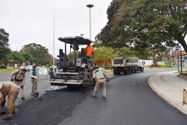 Repavimentan las calles de debajo del puente Gral. Belgrano