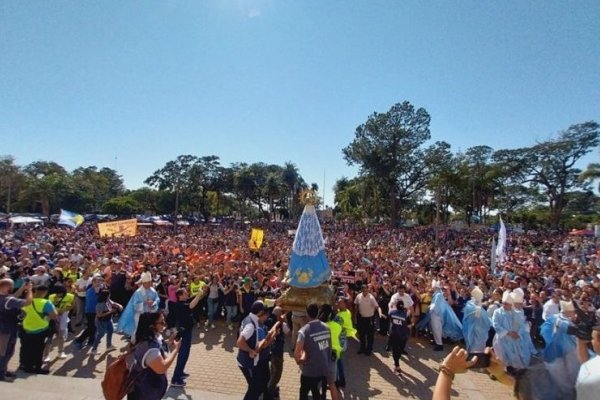 300 mil jóvenes peregrinaron hacia la casa de María de Itatí
