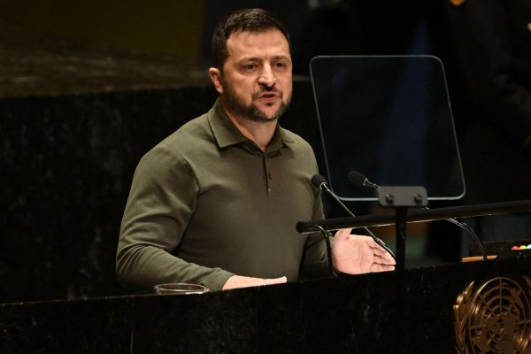 Zelensky acusa a Moscú de terrorismo, genocidio y deportación de niños