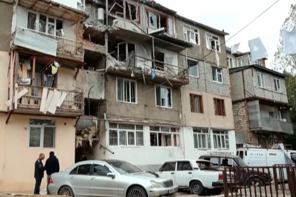 ¿Qué pasa entre Azerbaiyán y Armenia, por qué hay conflicto por el control de Nagorno-Karabaj y cuál es el papel de Rusia en esto?