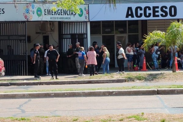 Manifestación frente al Hospital Escuela para exigir el traslado de una paciente