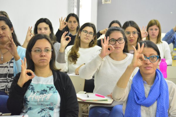 Cruz Roja dictará cursos de lengua de señas y primeros auxilios