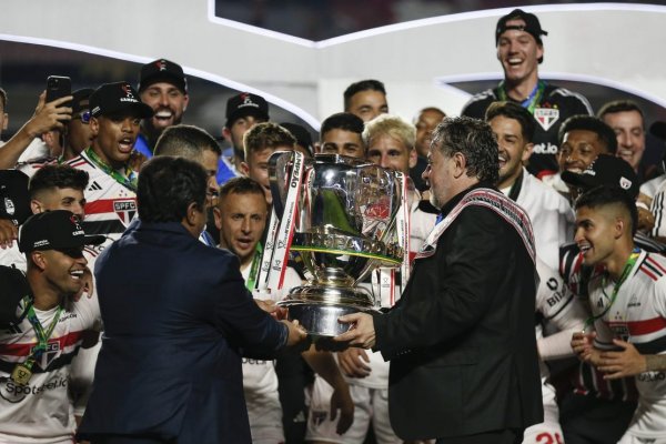 La ABISMAL diferencia de premios en dólares que reparte la Copa de Brasil y la Copa Argentina