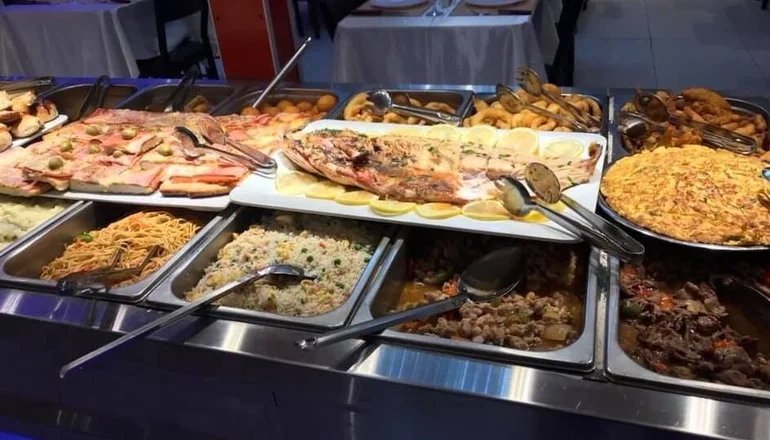 Un tenedor libre que se come por $3.000 y muy bien