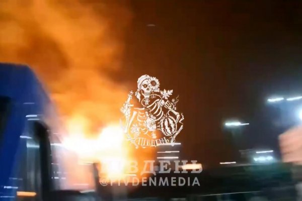 El momento en el que Rusia ataca con misiles un paso fronterizo de Ucrania