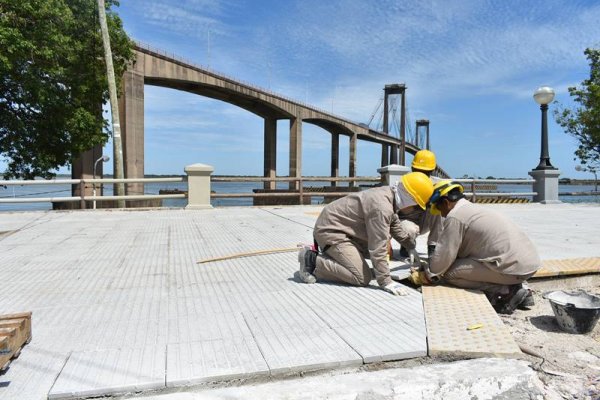 Costanera Corrientes: Se trabaja en el parterre central y se instalará riego artificial en espacios verdes