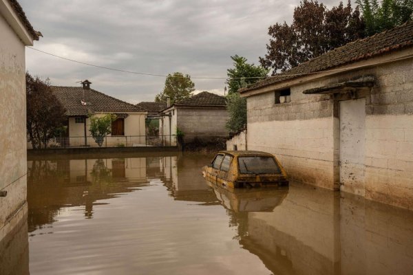 Impactantes imágenes de las inundaciones en Grecia: un pueblo costero quedó sumergido