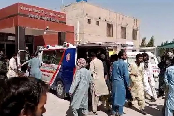 Un atentado suicida arrasa una procesión religiosa en el suroeste de Pakistán