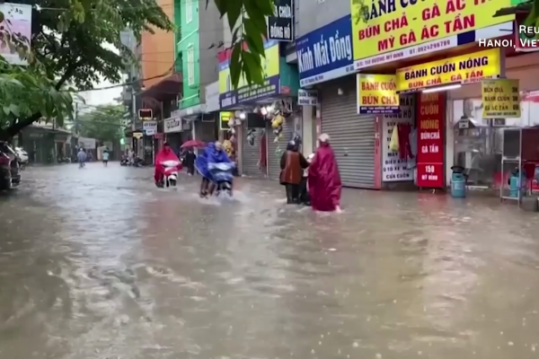 Impactantes imágenes muestran las inundaciones tras las intensas lluvias en la capital de Vietnam