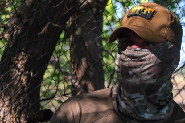 Este soldado perdió una pierna en una mina terrestre. Tras meses de rehabilitación en Ucrania y México, ahora está de vuelta en el frente