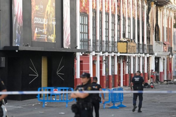 La discoteca española arrasada por un incendio mortal recibió una orden de cierre en 2002, según las autoridades
