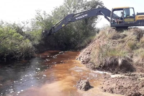 Ituzaingó: tras las inundaciones limpian desagües