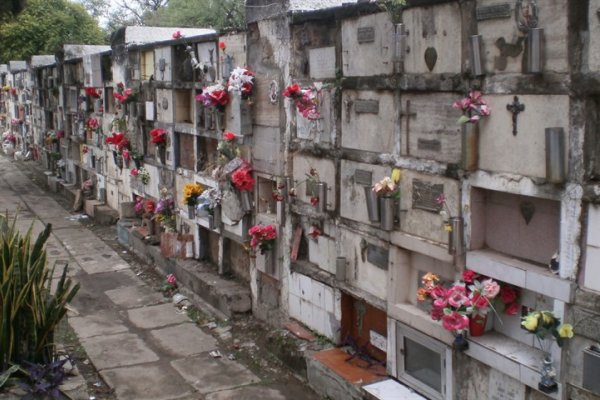 Encuentran un feto sin vida dentro de una botella plástica en un cementerio resistenciano