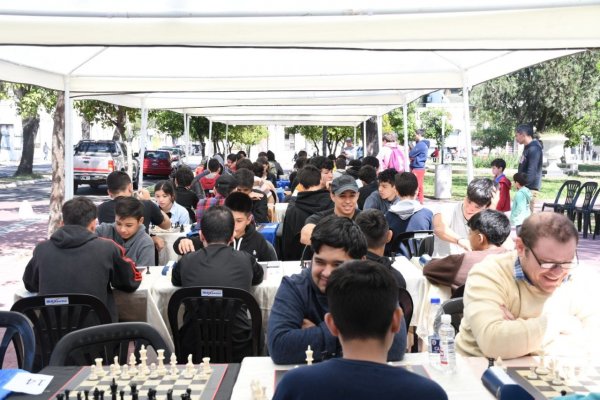 Corrientes: 28 equipos participaron de un torneo de ajedrez al aire libre