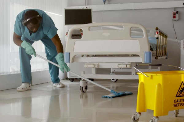 Salud Pública de la provincia realizó por vía directa dos millonarias contrataciones directas para limpieza de hospitales