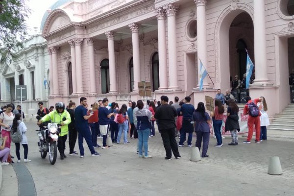 Reclamo salarial de médico residente: hoy reunión con el ministro de Salud Pública