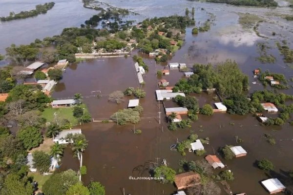 Impactantes imágenes de la inundación en la Isla Apipé frente a Yacyretá