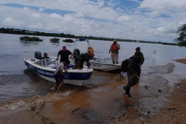 Rescataron a cuatro caballos abandonados en un banco de arena en Corrientes