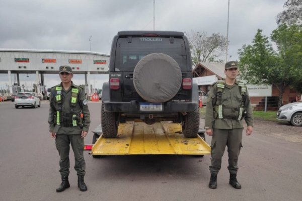 Secuestraron una exótica camioneta que era transportada ilegalmente