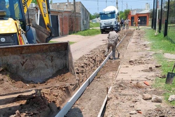 Obras de adoquinado y cordón cuneta en Barrio Independencia