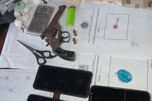 En allanamiento, la Policía de Corrientes secuestró drogas y arma de fuego