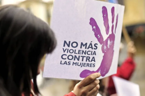 Ordenan a un hombre a asistir a una charla sobre Derechos de las Mujeres por no pagar Alimentos