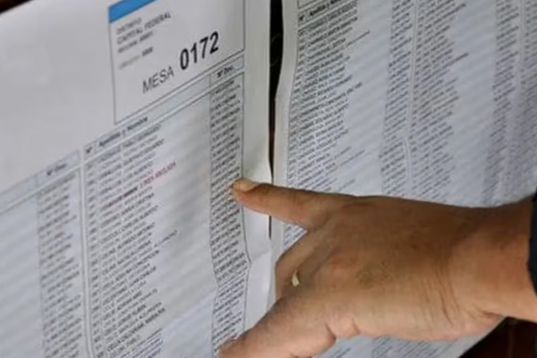 Corrientes: Un juez ordenó localizar a un hombre deudor alimentario cuando fue a votar en las elecciones del domingo