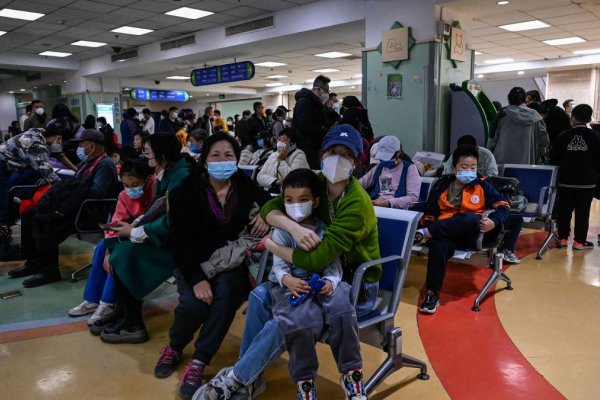 China responde que el aumento de enfermedades respiratorias en niños se debe a gérmenes estacionales y no a 