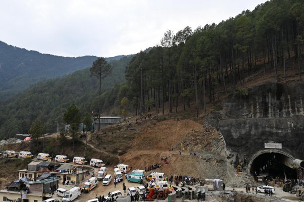 Así fue el rescate de 41 trabajadores atrapados en un túnel bajo el Himalaya