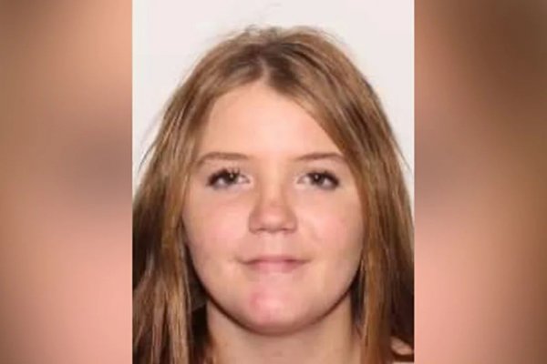 Encuentran a adolescente desaparecida hace meses enterrada en patio de su vecino gracias a su esmalte de uñas
