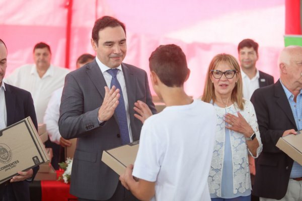 Corrientes: en escuelas capitalinas no entregan notebooks porque el gobernador no va a los actos