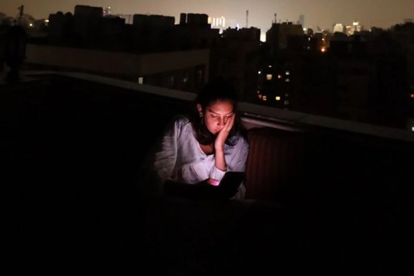 Cuando Gaza perdió el teléfono y la conexión a Internet debido al ataque israelí, este activista encontró una manera de que los palestinos volvieran a estar conectados