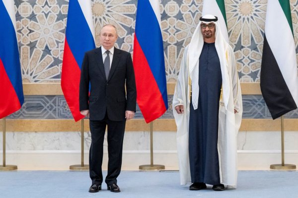 Putin realiza una rara visita a los Emiratos Árabes Unidos mientras se recrudece la guerra en Ucrania
