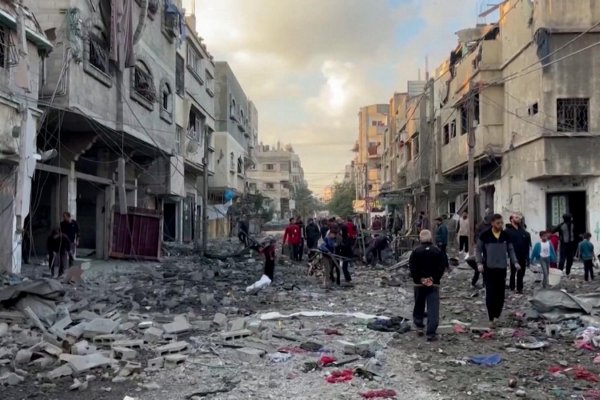Fuerzas de Defensa de Israel rompen la línea de defensa en Khan Younis