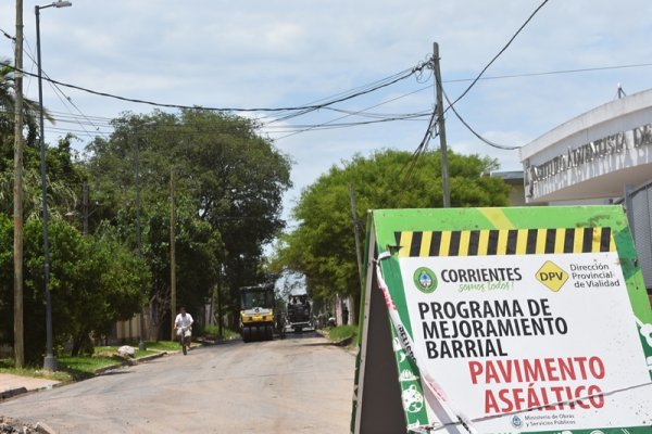 El pavimento de calle Resoagli está a punto de concluir mientras se continúa con el cordón cuneta en el barrio Niño Jesús