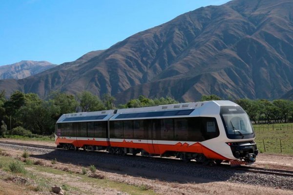 Jujuy inaugura su tren turístico solar que recorrerá la Quebrada de Humahuaca