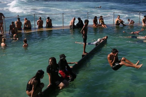 Australia se sofoca bajo el calor extremo mientras un raro ciclón se dirige hacia la costa norte