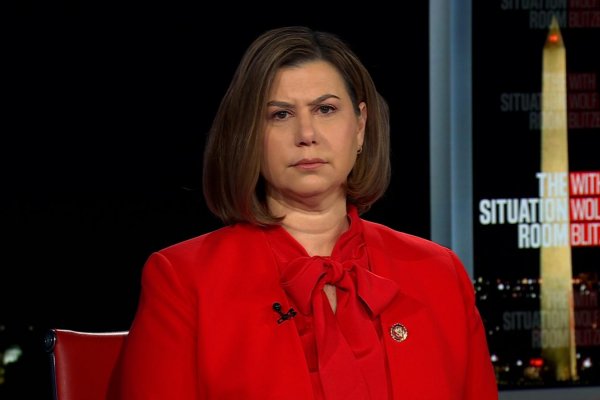 Congresista de EE.UU. reacciona a las imágenes de soldados israelíes que detuvieron a hombres en ropa interior