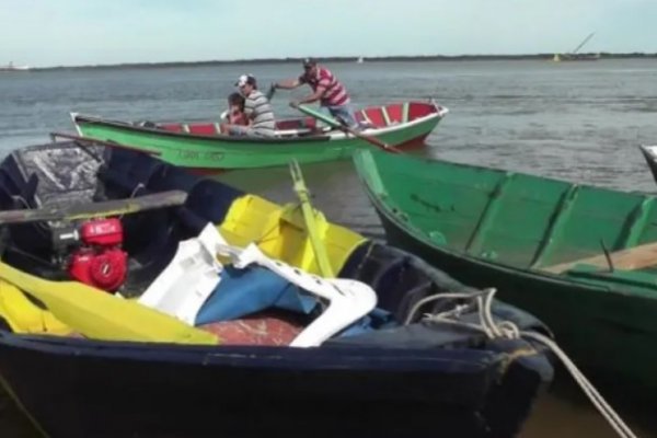Corrientes: Hay un mallonero desaparecido tras el choque entre un barco arenero y una canoa