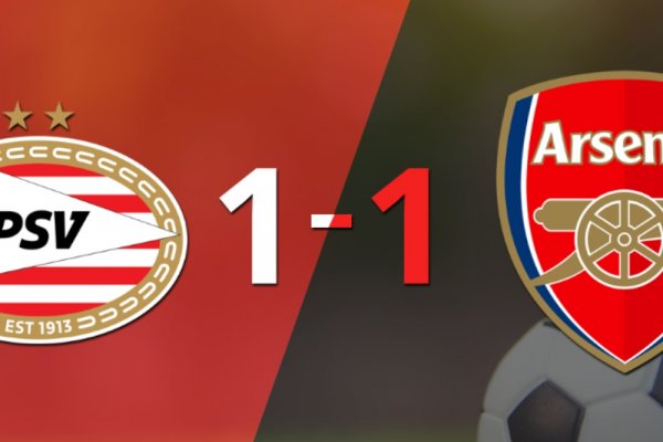 PSV logró sacar el empate de local frente a Arsenal