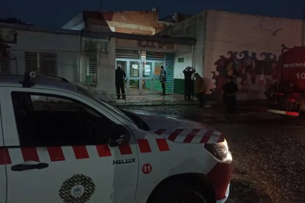 Bomberos extinguieron las llamas en un colegio de Corrientes