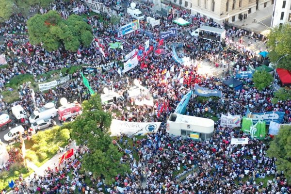 La CGT marcha a Tribunales contra el DNU de Milei: presentará varios amparos